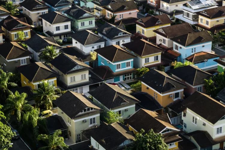 Real estate agent delegating administrative tasks to a Virtual Assistant for efficiency