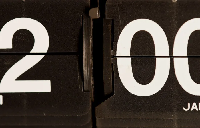 Flip clock showing afternoon time when productivity often declines for remote workers