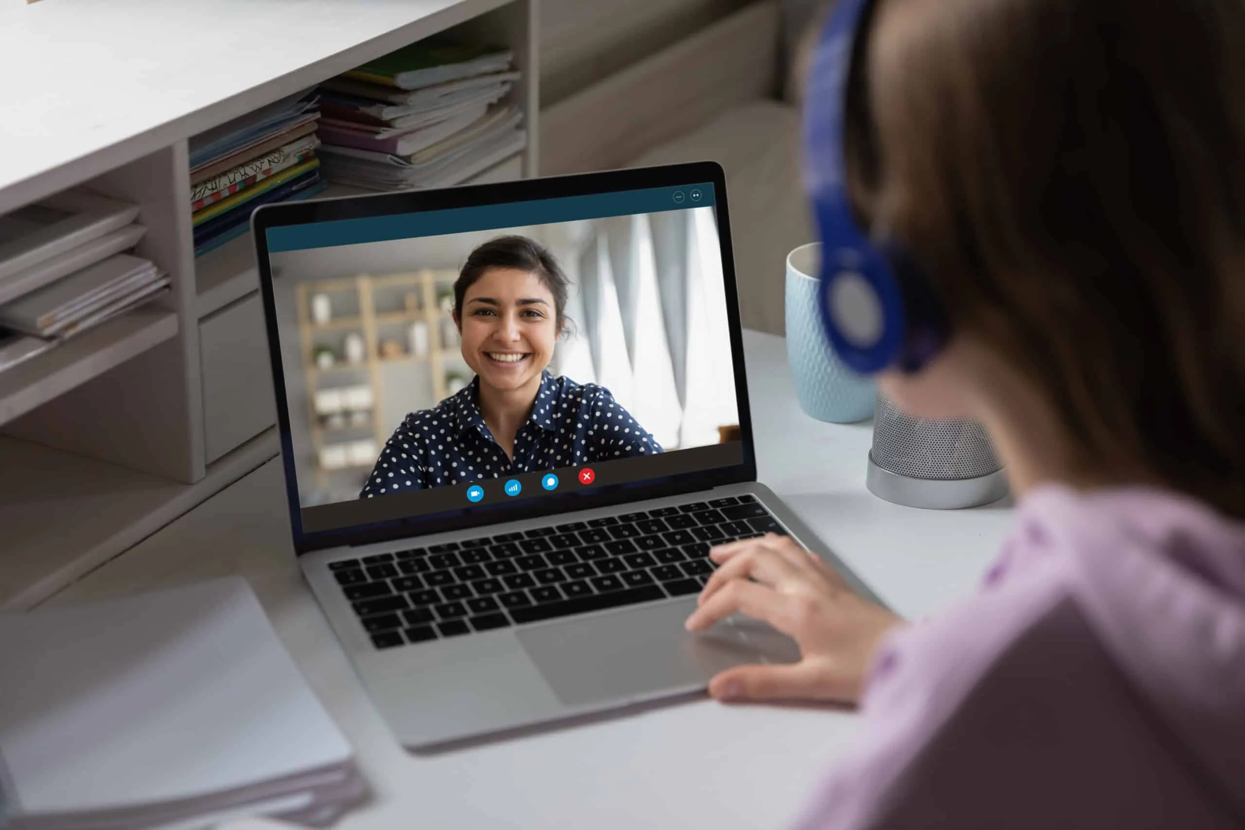 Virtual Assistant and client building a strong professional relationship through communication